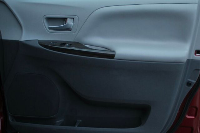 2019 Toyota Sienna XLE 8 PASSENGER W/ NAVIGATION/ ENTUNE PREMIUM AUDIO,MOONROOF - 22918480 - 5