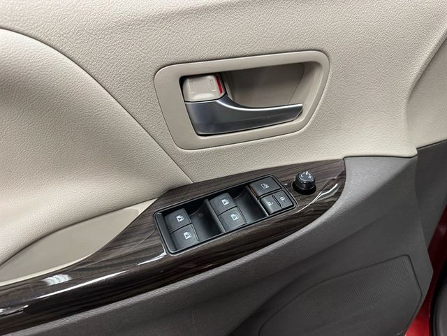 2019 Toyota Sienna XLE Automatic Access Seat FWD 7-Passenger - 22998256 - 11