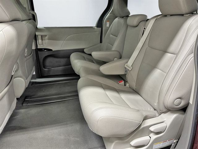 2019 Toyota Sienna XLE Automatic Access Seat FWD 7-Passenger - 22998256 - 18