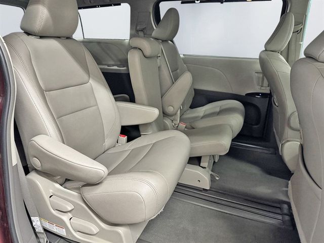 2019 Toyota Sienna XLE Automatic Access Seat FWD 7-Passenger - 22998256 - 22