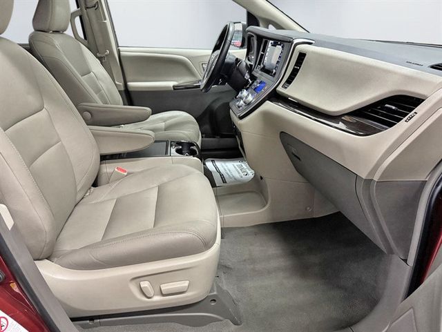 2019 Toyota Sienna XLE Automatic Access Seat FWD 7-Passenger - 22998256 - 23