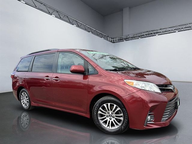 2019 Toyota Sienna XLE Automatic Access Seat FWD 7-Passenger - 22998256 - 24