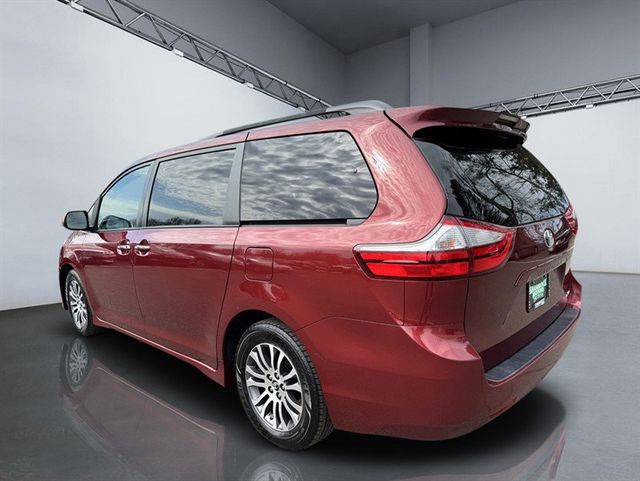 2019 Toyota Sienna XLE Automatic Access Seat FWD 7-Passenger - 22998256 - 4