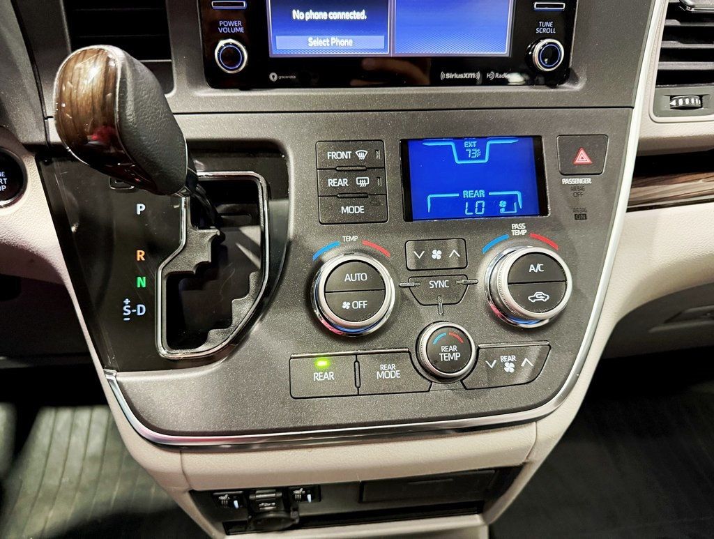 2019 Toyota Sienna XLE Automatic Access Seat FWD 7-Passenger - 22933029 - 18