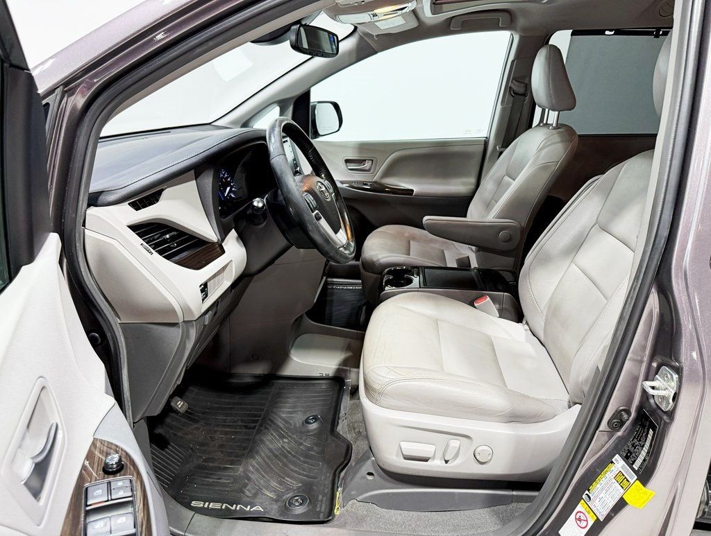 2019 Toyota Sienna XLE Automatic Access Seat FWD 7-Passenger - 22933029 - 22