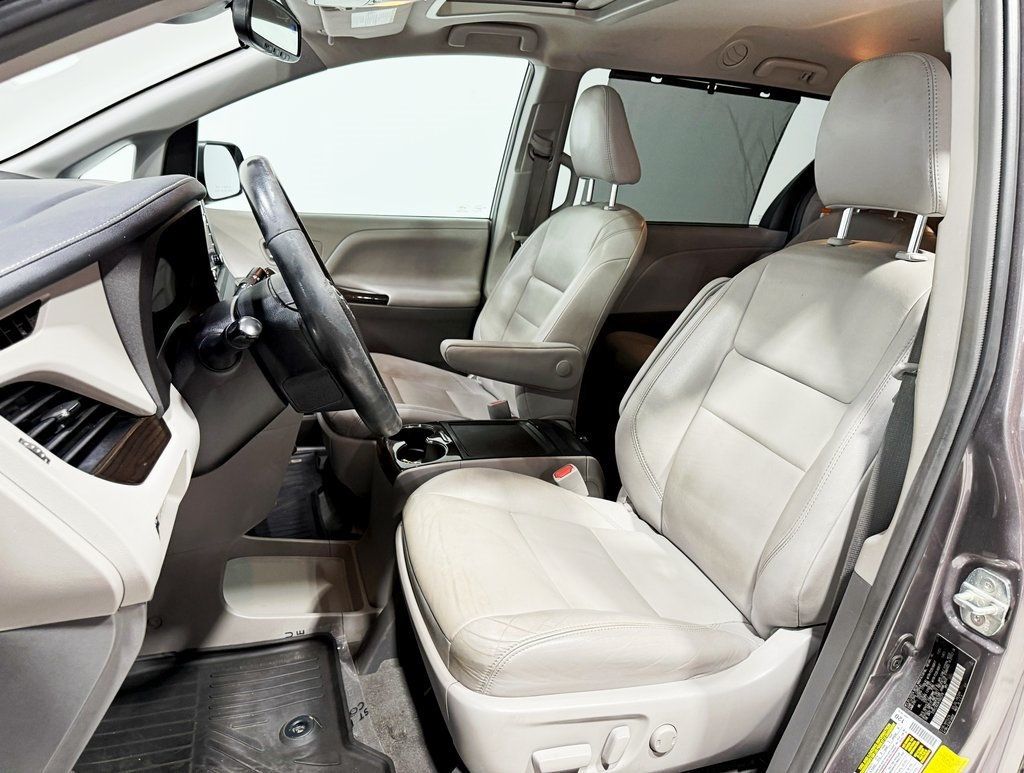 2019 Toyota Sienna XLE Automatic Access Seat FWD 7-Passenger - 22933029 - 23