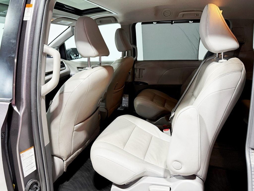 2019 Toyota Sienna XLE Automatic Access Seat FWD 7-Passenger - 22933029 - 28