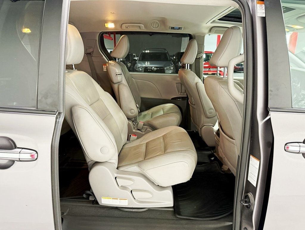 2019 Toyota Sienna XLE Automatic Access Seat FWD 7-Passenger - 22933029 - 33