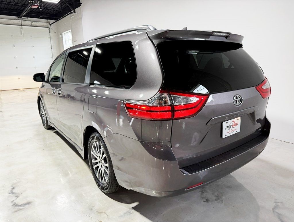 2019 Toyota Sienna XLE Automatic Access Seat FWD 7-Passenger - 22933029 - 4