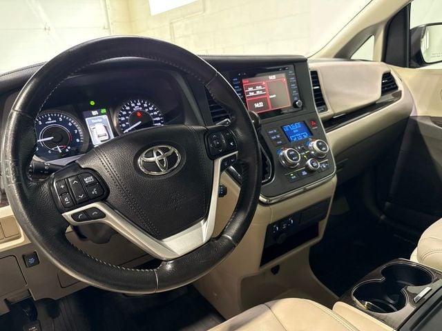 2019 Toyota Sienna XLE Automatic Access Seat FWD 7-Passenger - 23031652 - 10