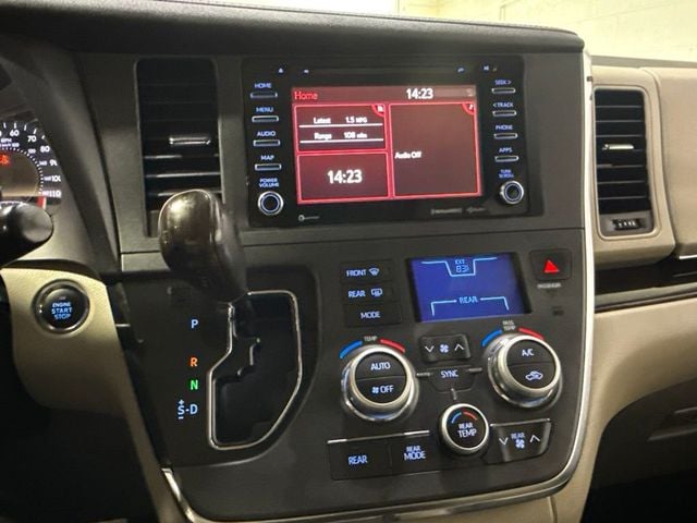2019 Toyota Sienna XLE Automatic Access Seat FWD 7-Passenger - 23031652 - 15