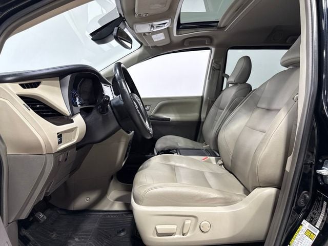 2019 Toyota Sienna XLE Automatic Access Seat FWD 7-Passenger - 23031652 - 21