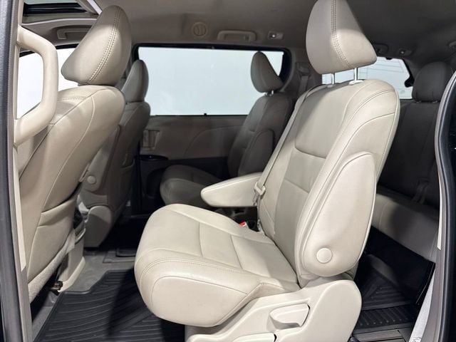 2019 Toyota Sienna XLE Automatic Access Seat FWD 7-Passenger - 23031652 - 23
