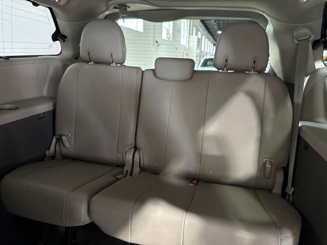 2019 Toyota Sienna XLE Automatic Access Seat FWD 7-Passenger - 23031652 - 24
