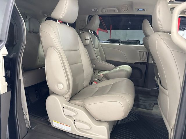 2019 Toyota Sienna XLE Automatic Access Seat FWD 7-Passenger - 23031652 - 27