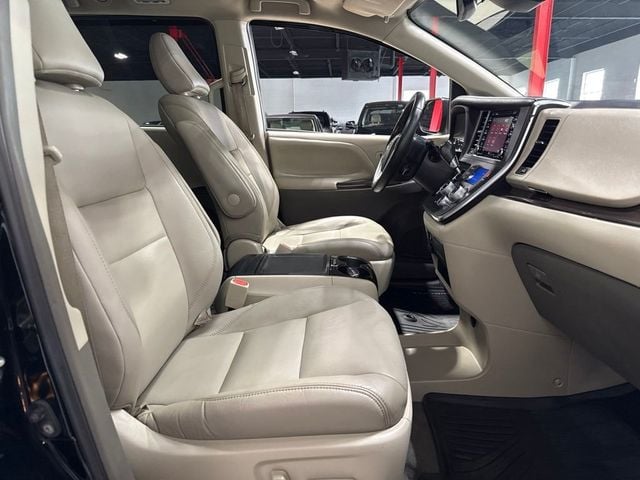 2019 Toyota Sienna XLE Automatic Access Seat FWD 7-Passenger - 23031652 - 28