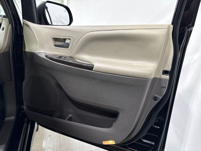 2019 Toyota Sienna XLE Automatic Access Seat FWD 7-Passenger - 23031652 - 29