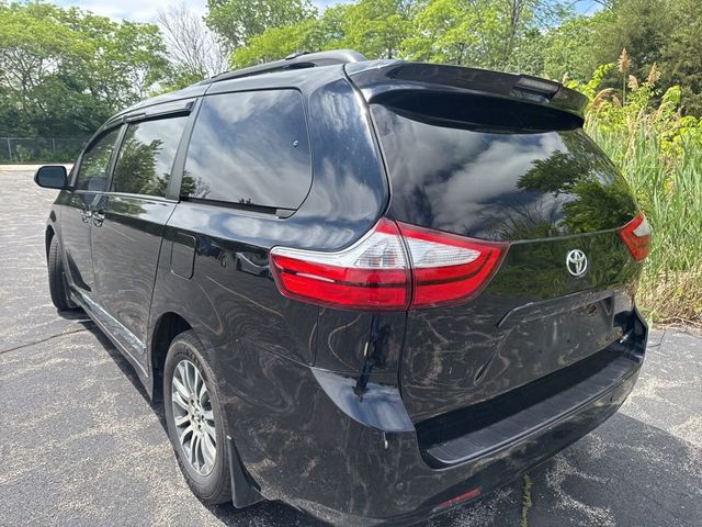 2019 Toyota Sienna XLE Automatic Access Seat FWD 7-Passenger - 23031652 - 4