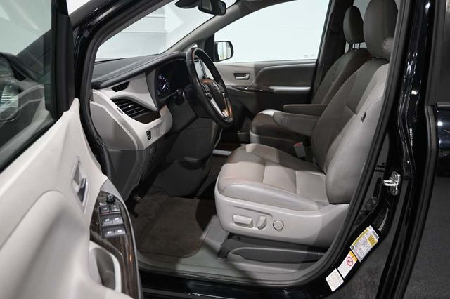 2019 Toyota Sienna XLE Automatic Access Seat FWD 7-Passenger - 23045925 - 12