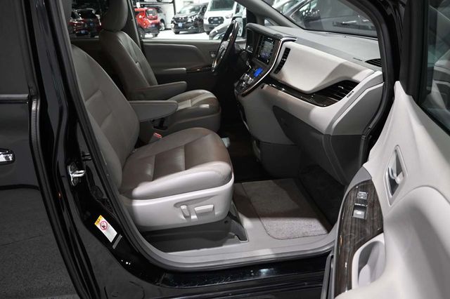 2019 Toyota Sienna XLE Automatic Access Seat FWD 7-Passenger - 23045925 - 14