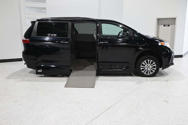 2019 Toyota Sienna XLE Automatic Access Seat FWD 7-Passenger - 23045925 - 16