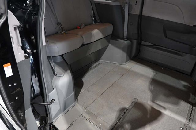 2019 Toyota Sienna XLE Automatic Access Seat FWD 7-Passenger - 23045925 - 17