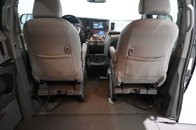 2019 Toyota Sienna XLE Automatic Access Seat FWD 7-Passenger - 23045925 - 19