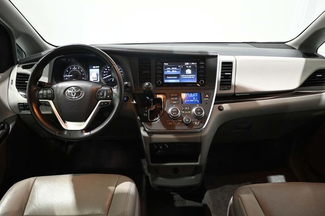 2019 Toyota Sienna XLE Automatic Access Seat FWD 7-Passenger - 23045925 - 21