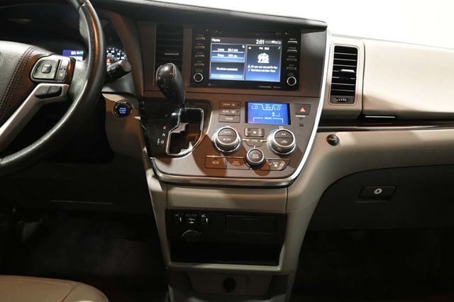 2019 Toyota Sienna XLE Automatic Access Seat FWD 7-Passenger - 23045925 - 22