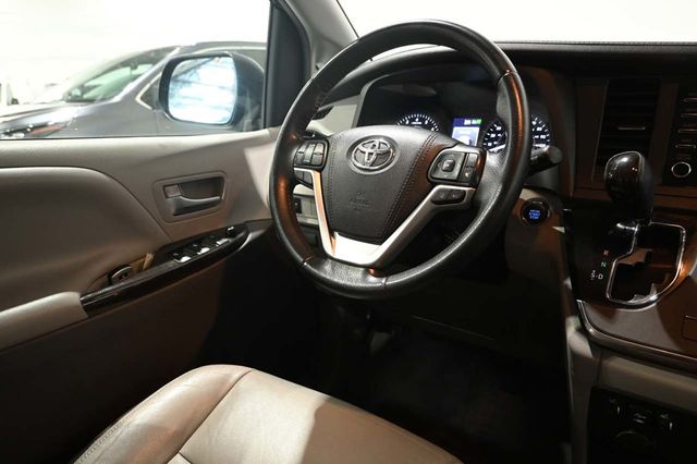 2019 Toyota Sienna XLE Automatic Access Seat FWD 7-Passenger - 23045925 - 23