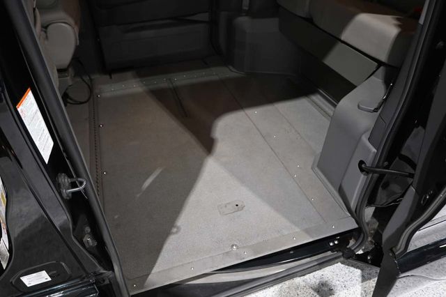 2019 Toyota Sienna XLE Automatic Access Seat FWD 7-Passenger - 23045925 - 28