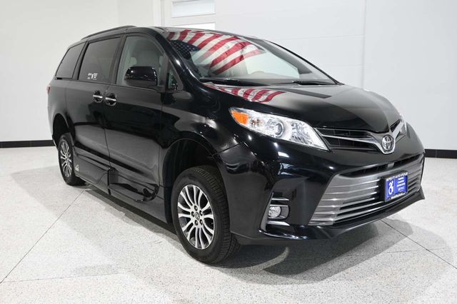 2019 Toyota Sienna XLE Automatic Access Seat FWD 7-Passenger - 23045925 - 2