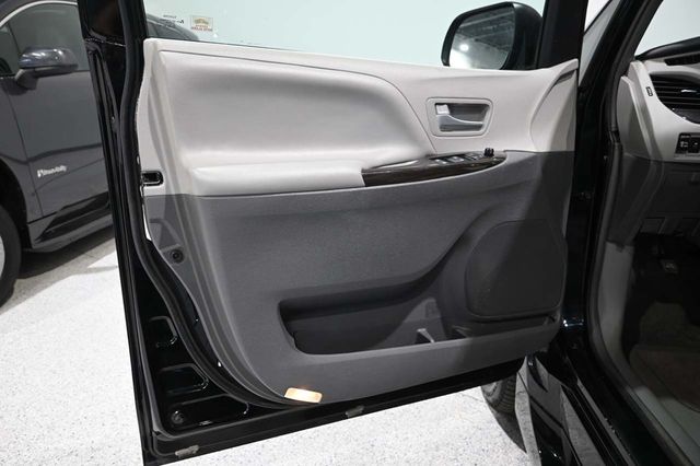 2019 Toyota Sienna XLE Automatic Access Seat FWD 7-Passenger - 23045925 - 29