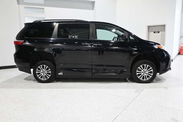2019 Toyota Sienna XLE Automatic Access Seat FWD 7-Passenger - 23045925 - 4