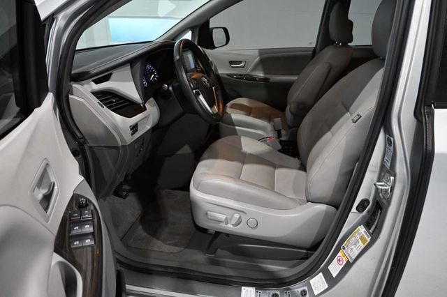 2019 Toyota Sienna XLE Automatic Access Seat FWD 7-Passenger - 23099429 - 12
