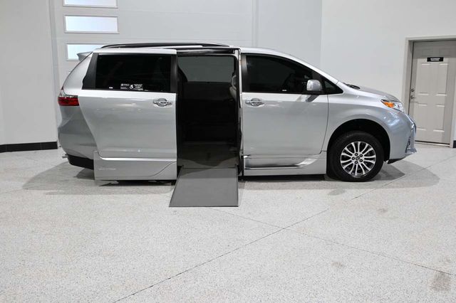 2019 Toyota Sienna XLE Automatic Access Seat FWD 7-Passenger - 23099429 - 16