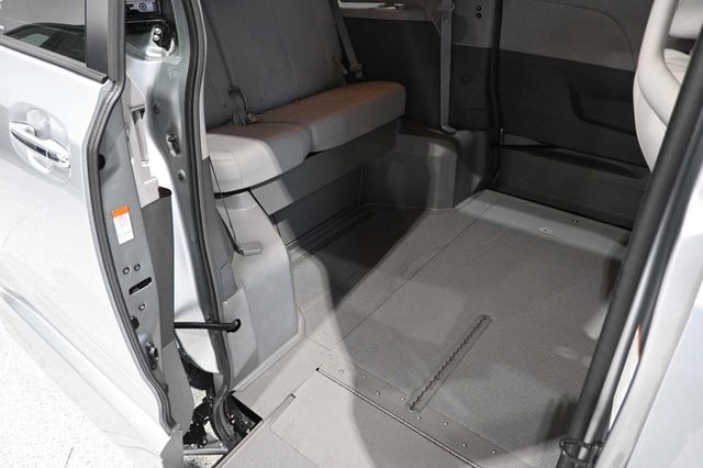 2019 Toyota Sienna XLE Automatic Access Seat FWD 7-Passenger - 23099429 - 17