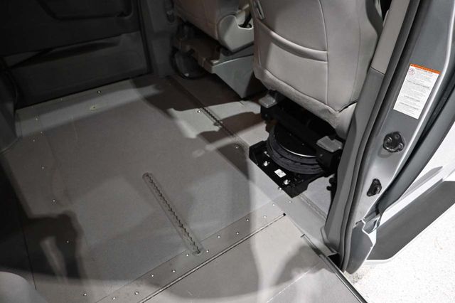 2019 Toyota Sienna XLE Automatic Access Seat FWD 7-Passenger - 23099429 - 18