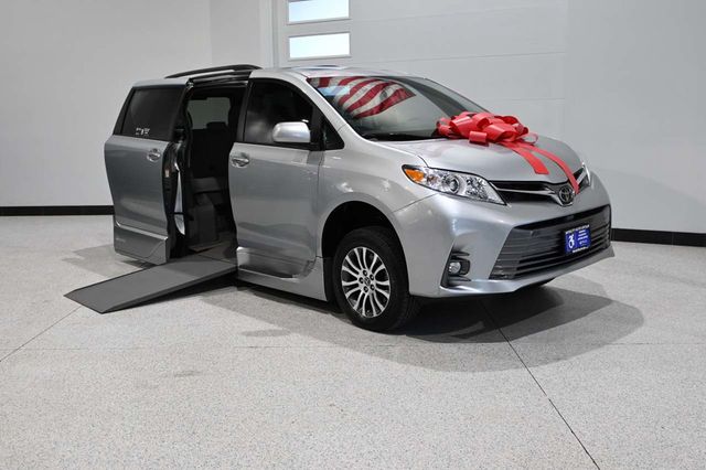2019 Toyota Sienna XLE Automatic Access Seat FWD 7-Passenger - 23099429 - 1