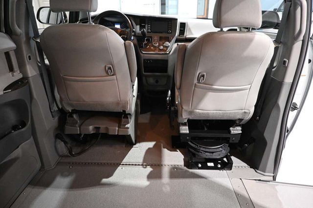 2019 Toyota Sienna XLE Automatic Access Seat FWD 7-Passenger - 23099429 - 19