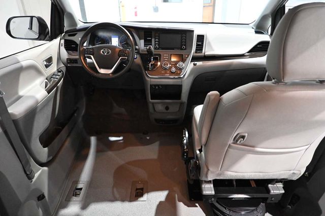 2019 Toyota Sienna XLE Automatic Access Seat FWD 7-Passenger - 23099429 - 20