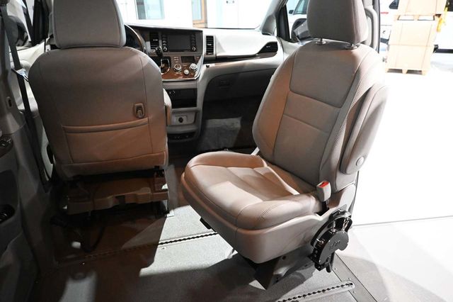 2019 Toyota Sienna XLE Automatic Access Seat FWD 7-Passenger - 23099429 - 21