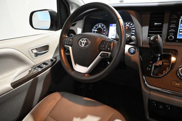 2019 Toyota Sienna XLE Automatic Access Seat FWD 7-Passenger - 23099429 - 25
