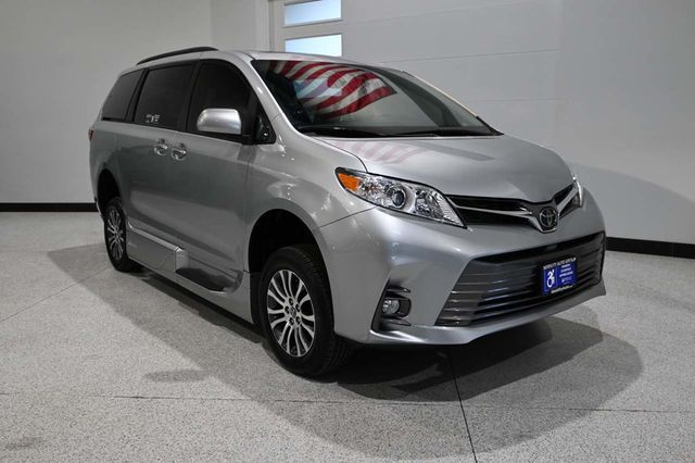 2019 Toyota Sienna XLE Automatic Access Seat FWD 7-Passenger - 23099429 - 2
