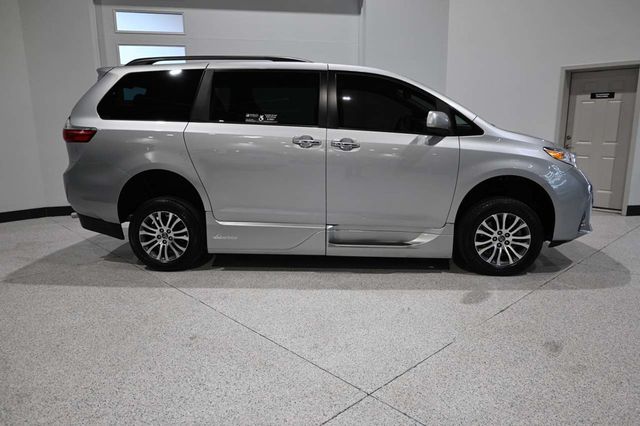 2019 Toyota Sienna XLE Automatic Access Seat FWD 7-Passenger - 23099429 - 4