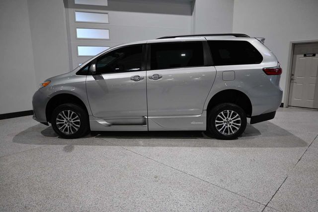2019 Toyota Sienna XLE Automatic Access Seat FWD 7-Passenger - 23099429 - 8