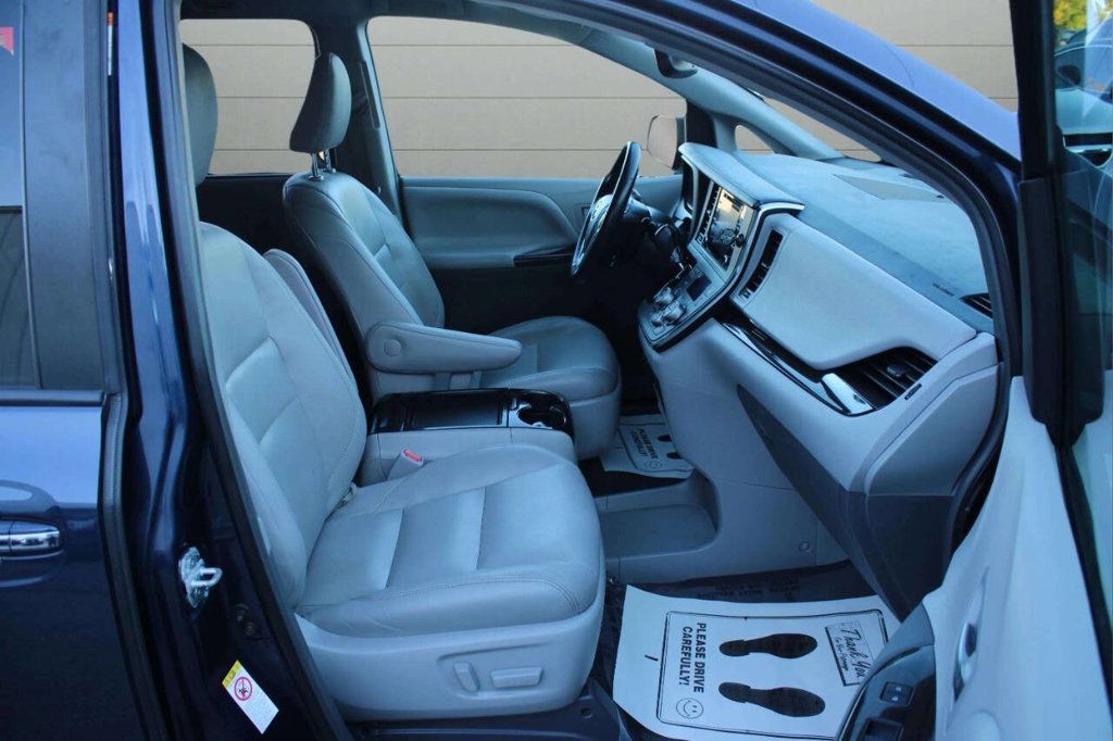 2019 Toyota Sienna XLE Automatic Access Seat FWD 7-Passenger - 22928607 - 15