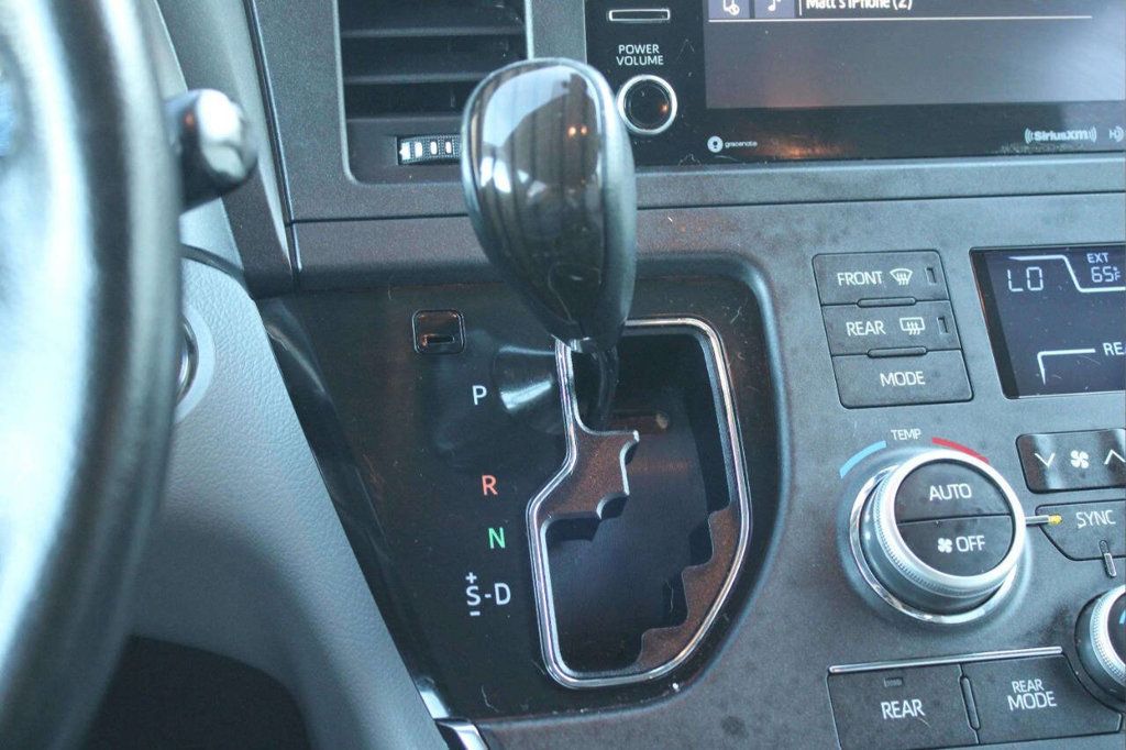 2019 Toyota Sienna XLE Automatic Access Seat FWD 7-Passenger - 22928607 - 25