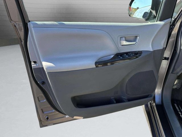 2019 Toyota Sienna XLE Automatic Access Seat FWD 7-Passenger - 22940959 - 15