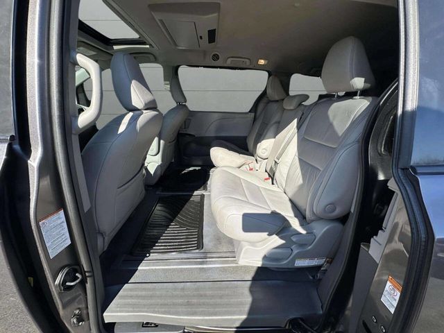 2019 Toyota Sienna XLE Automatic Access Seat FWD 7-Passenger - 22940959 - 23